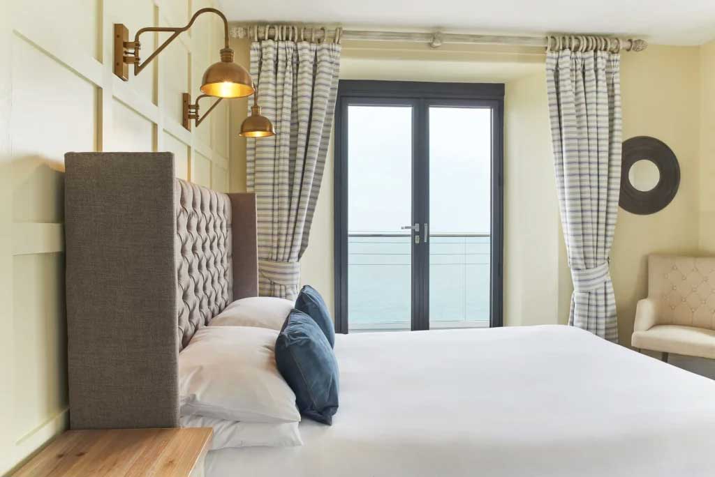 Outlaws Guest House & Bistro